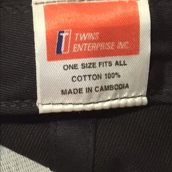 Nhl Embroidered Black Hat Cap 2002 Stanley Cup Champions Detroit Red Wings NEW - Picture 7 of 7